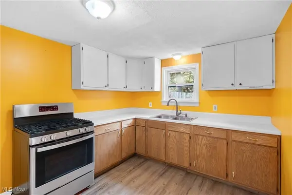 141 N Avon AVE, Wadsworth, OH 44281