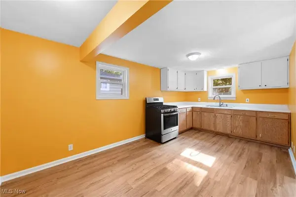 141 N Avon AVE, Wadsworth, OH 44281