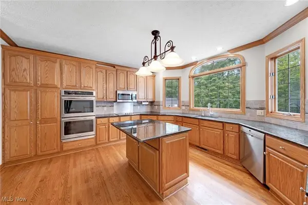 4035 Evergreen LN, Richfield, OH 44286