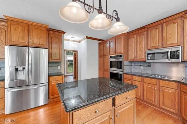 4035 Evergreen LN, Richfield, OH 44286