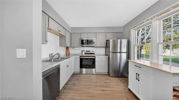 5236 Creekside BLVD, Brunswick Hills, OH 44212