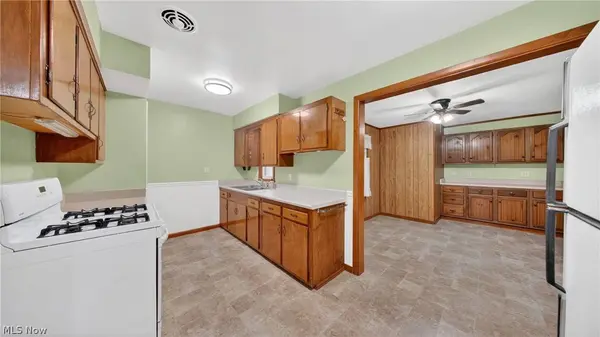 16504 Shelby DR, Brook Park, OH 44142