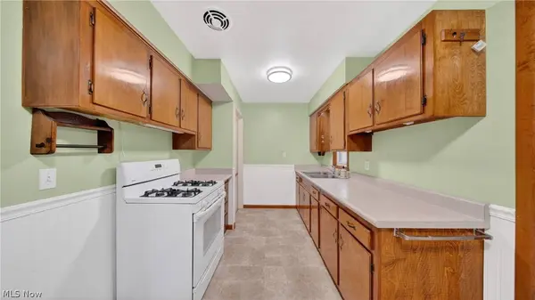 16504 Shelby DR, Brook Park, OH 44142