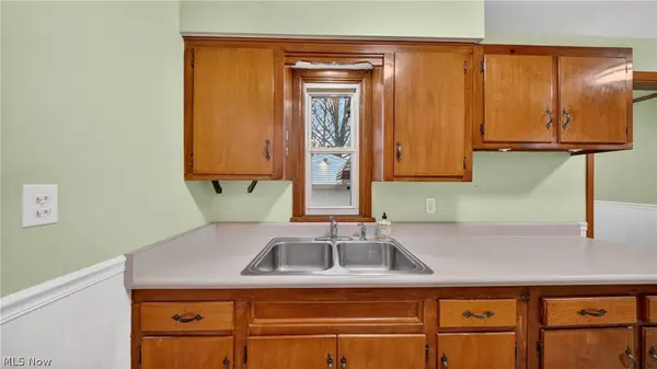 16504 Shelby DR, Brook Park, OH 44142