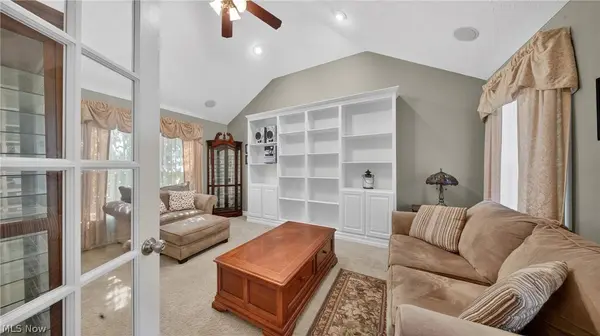 103 Walden Ridge DR, Hinckley, OH 44233