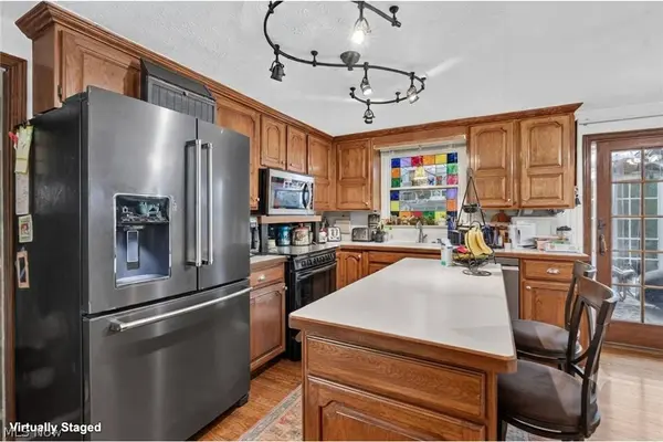 988 White Oak CIR, Medina, OH 44256