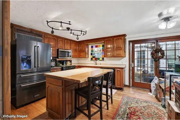 988 White Oak CIR, Medina, OH 44256