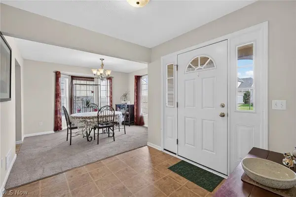 8316 Chesapeake DR, North Ridgeville, OH 44039