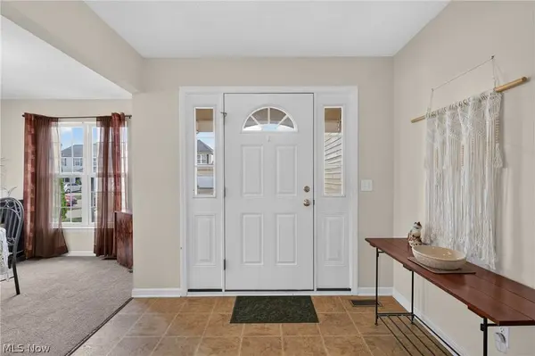 8316 Chesapeake DR, North Ridgeville, OH 44039