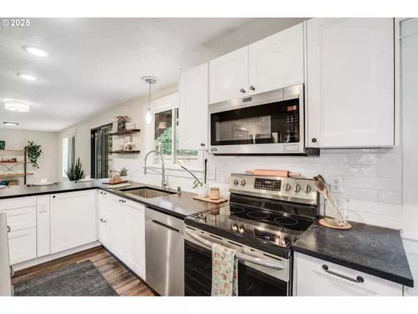 15704 NE 48TH ST, Vancouver, WA 98682