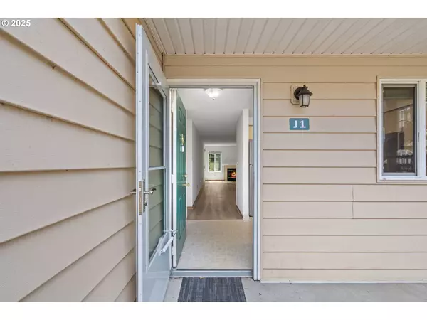 13216 NE SALMON CREEK AVE #J1, Vancouver, WA 98686