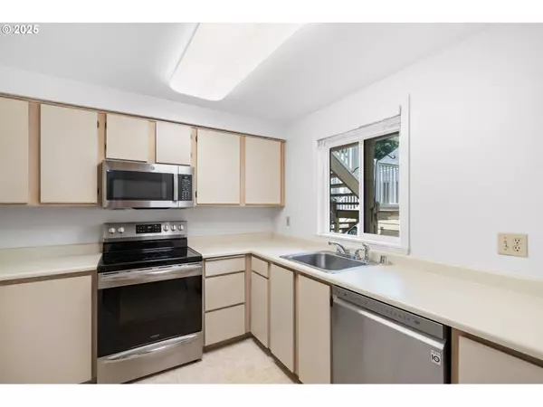 13216 NE SALMON CREEK AVE #J1, Vancouver, WA 98686