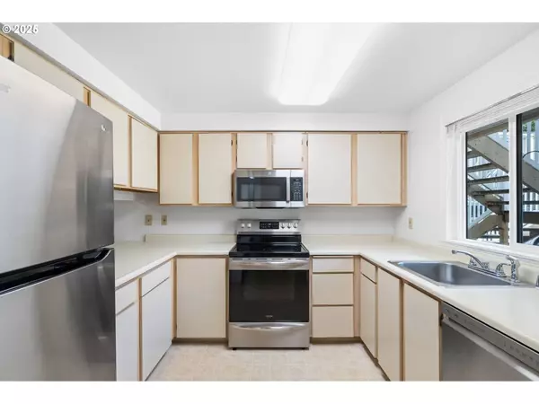 13216 NE SALMON CREEK AVE #J1, Vancouver, WA 98686