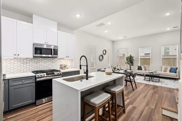 6012 Knox ST, Houston, TX 77091