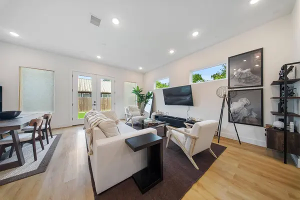 4032 Porter ST, Houston, TX 77021