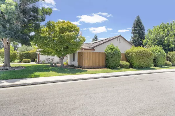 1921 N Terrace Court, Visalia, CA 93291