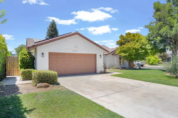 1921 N Terrace Court, Visalia, CA 93291