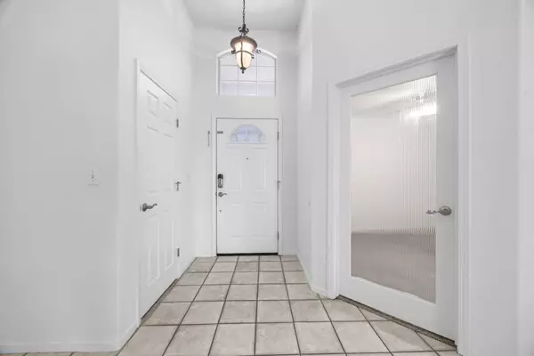 1921 N Terrace Court, Visalia, CA 93291