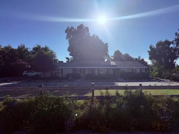 20333 S Clovis AVE, Laton, CA 93242