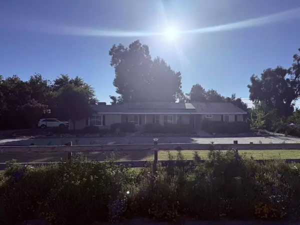 20333 S Clovis Avenue, Laton, CA 93242