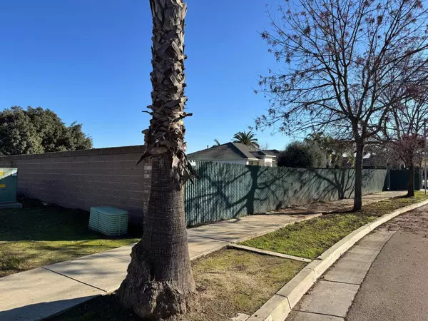 2650 N Kayenta ST, Visalia, CA 93291