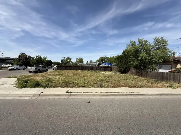 212 E Houston Avenue, Visalia, CA 93291