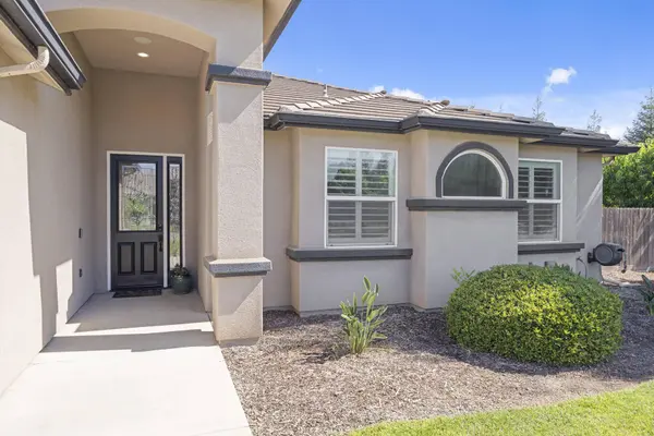 2208 W Benton Court, Exeter, CA 93221