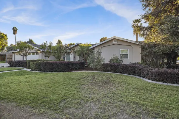 525 N Greenview Court, Visalia, CA 93291