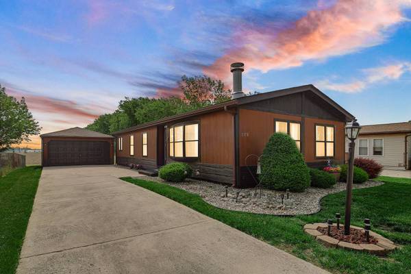 1178 Barry LN, Sauk Village, IL 60411