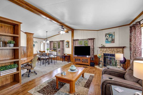 1178 Barry LN, Sauk Village, IL 60411