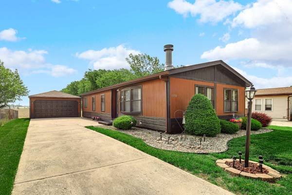 1178 Barry LN, Sauk Village, IL 60411