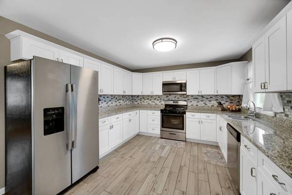 609 W Romeo RD, Romeoville, IL 60446