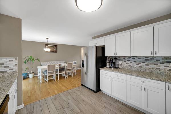 609 W Romeo RD, Romeoville, IL 60446