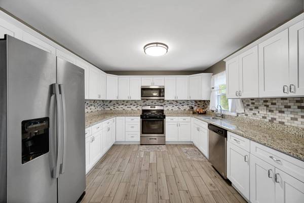 609 W Romeo RD, Romeoville, IL 60446