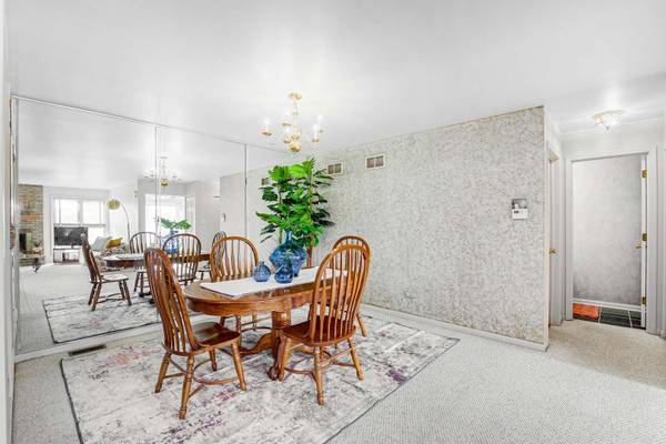 4 Corinth CT, Tinley Park, IL 60477