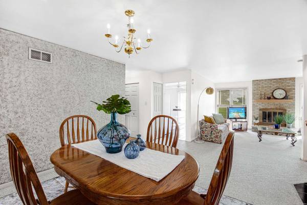 4 Corinth CT, Tinley Park, IL 60477