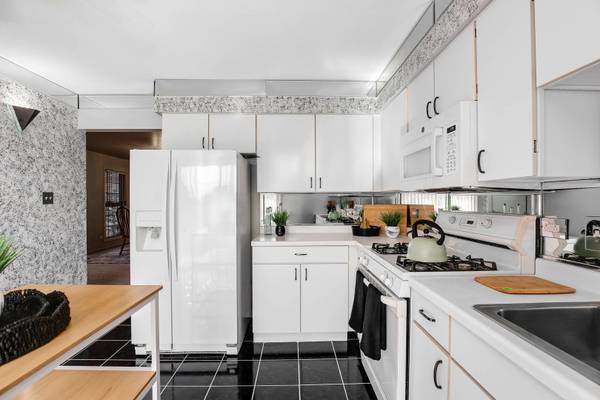 4 Corinth CT, Tinley Park, IL 60477