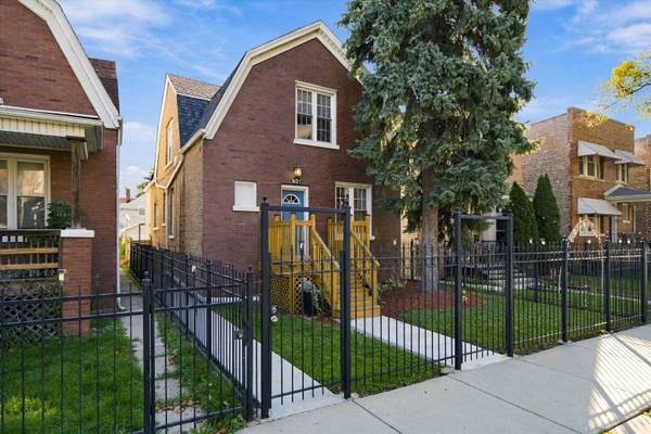 851 N Karlov AVE, Chicago, IL 60651