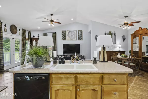 13761 NW Pea Ridge RD, Bristol, FL 32321