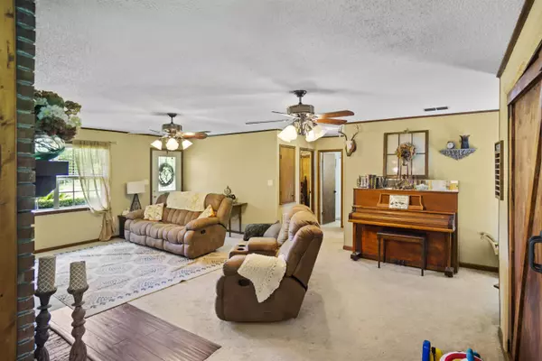 8372 NW River Road, Bristol, FL 32321