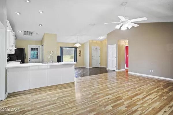 19087 SW Barfield RD, Blountstown, FL 32424