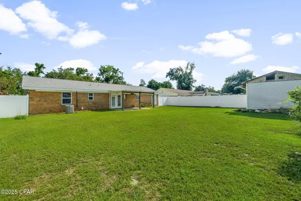 5916 Lake DR, Panama City, FL 32404