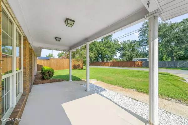 5916 Lake DR, Panama City, FL 32404