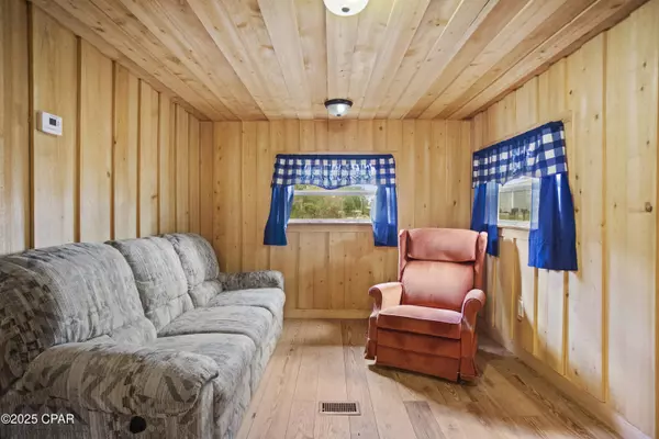 14443 SW TD Barker RD, Kinard, FL 32449