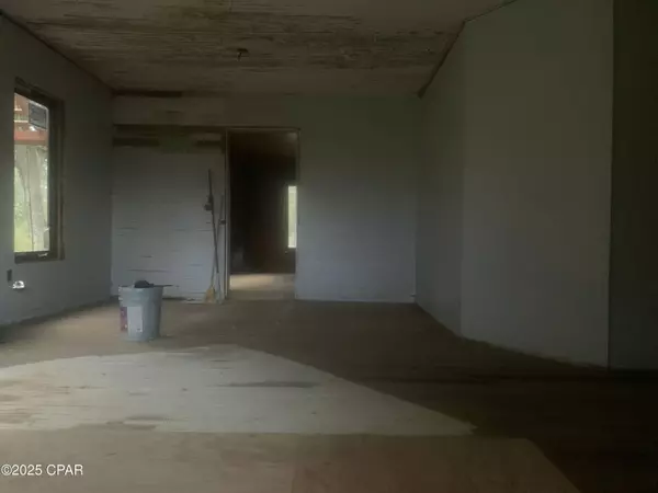 7010 Nobles RD, Grand Ridge, FL 32442