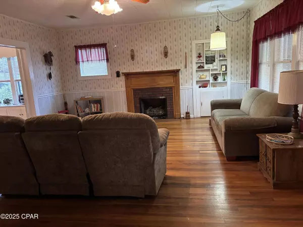 16090 SE Pear ST, Blountstown, FL 32424