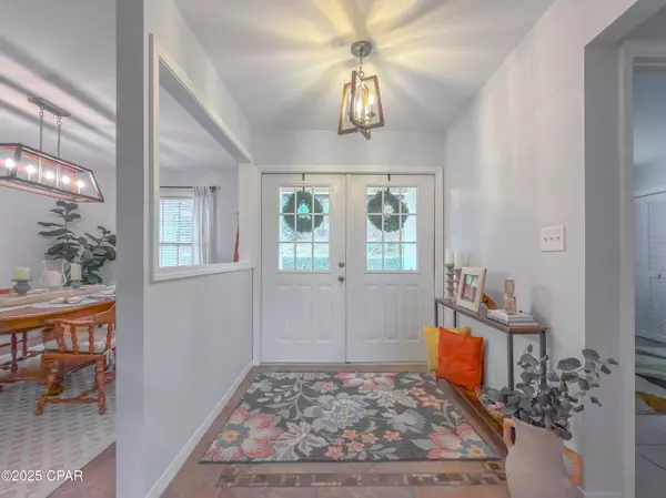 5091 Lake Bluff CIR, Marianna, FL 32446