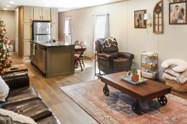 10453 NW Schmarje LN, Bristol, FL 32321