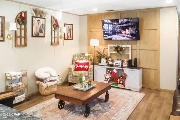 10453 NW Schmarje LN, Bristol, FL 32321