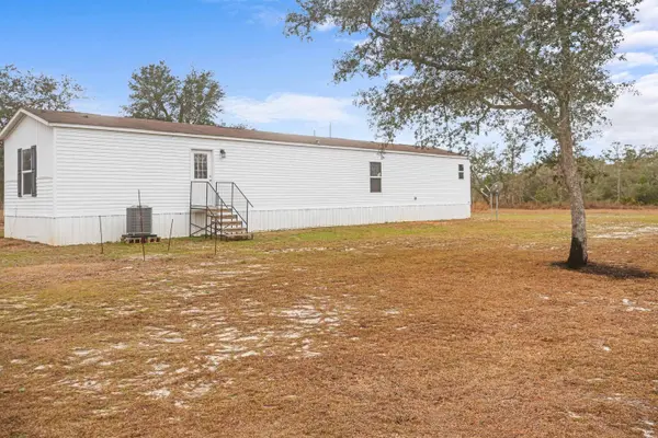 21835 NW Lake Mckenzie Boulevard, Altha, FL 32421